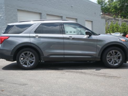 Used 2022 Ford Explorer XLT w/ Equipment Group 202A RWD image 10