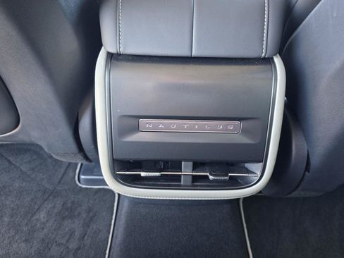 Used 2024 Lincoln Nautilus Premier AWD/4WD image 32