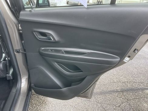 Used 2022 Chevrolet Trax LT w/ Sport Edition image 25