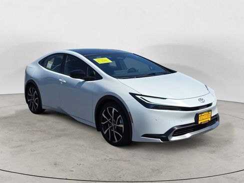 Used 2024 Toyota Prius Prime FWD image 3