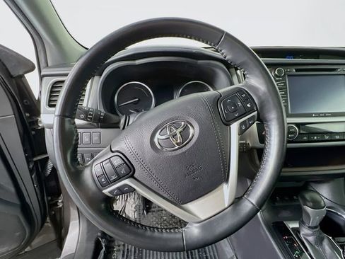 Used 2019 Toyota Highlander Limited Platinum image 10