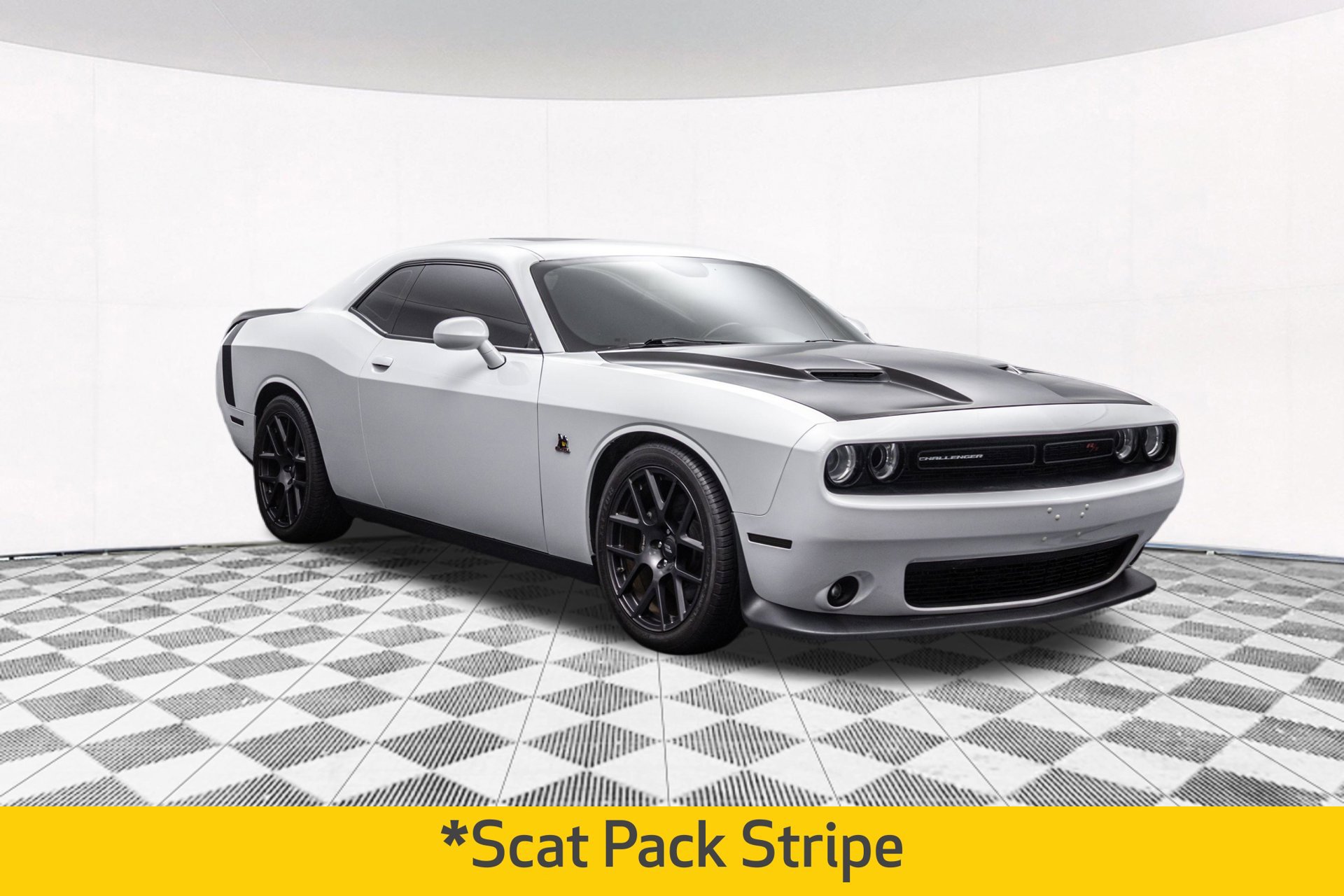 Used 2018 Dodge Challenger R/T Scat Pack w/ Leather Interior Group RWD image 15