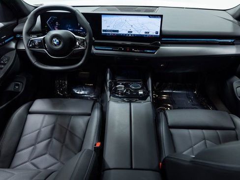 Certified 2025 BMW 530i image 21