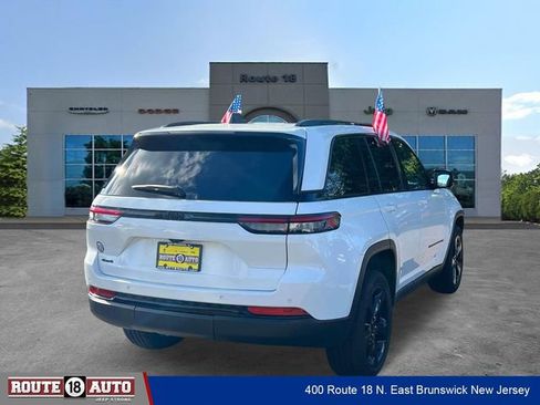 Used 2023 Jeep Grand Cherokee Altitude AWD/4WD image 4