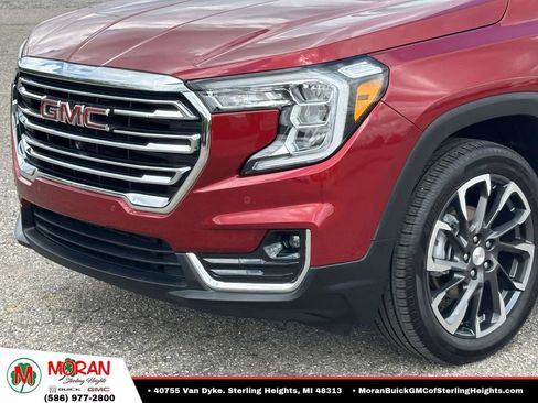 Certified 2024 GMC Terrain SLT w/ Infotainment Package II AWD/4WD image 8