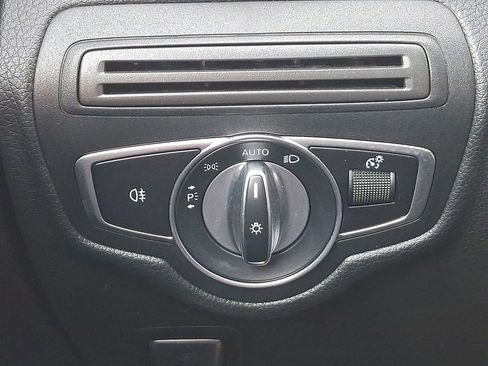 Used 2021 Mercedes-Benz GLC 300 4MATIC image 24