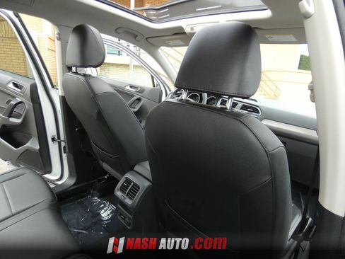 Used 2020 Volkswagen Tiguan SE w/ Panoramic Sunroof Package FWD image 37