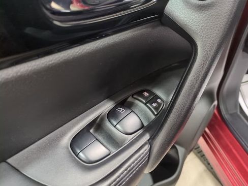 Used 2022 Nissan Rogue Sport SV image 16