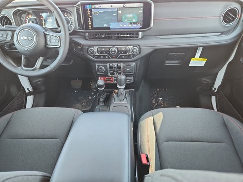 New 2025 Jeep Wrangler Unlimited Rubicon w/ Technology Group image 21