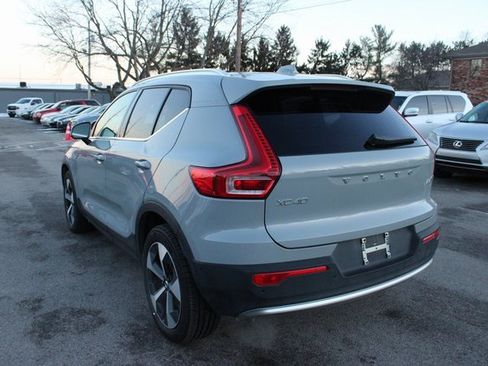 Used 2025 Volvo XC40 B5 Plus image 31