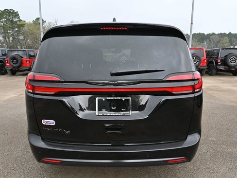 New 2026 Chrysler Pacifica Select image 29