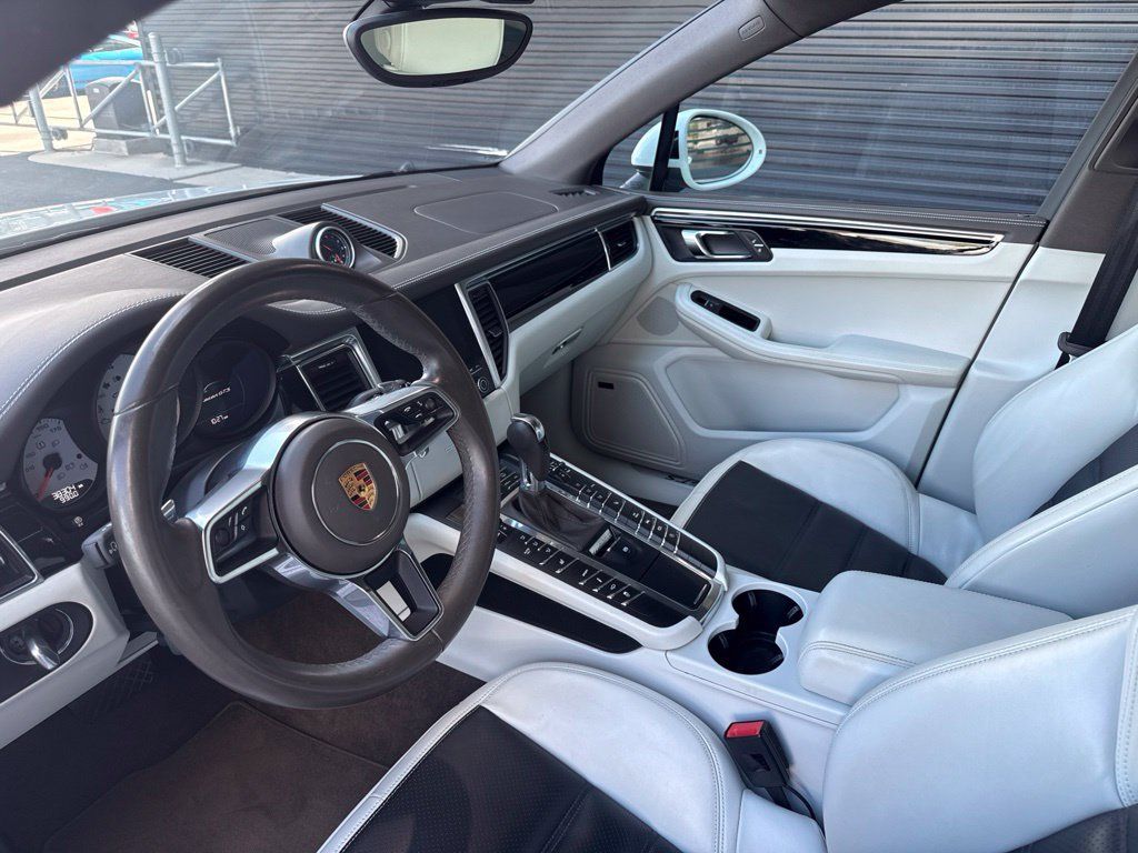 Used 2017 Porsche Macan GTS AWD/4WD image 4
