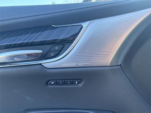 Used 2025 Cadillac XT6 Premium Luxury image 13