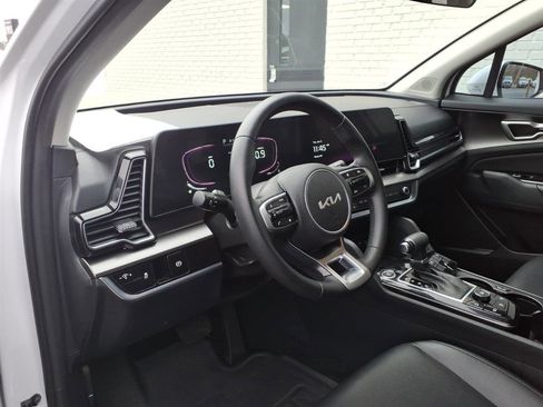 Used 2024 Kia Sportage EX image 5