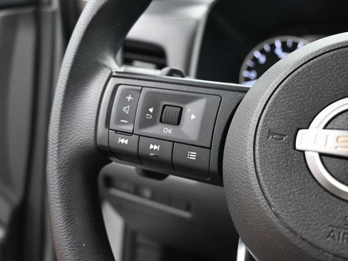 Used 2024 Nissan Rogue S FWD image 24