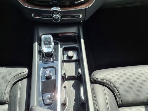 Certified 2023 Volvo XC60 B5 Ultimate w/ Climate Package FWD image 29