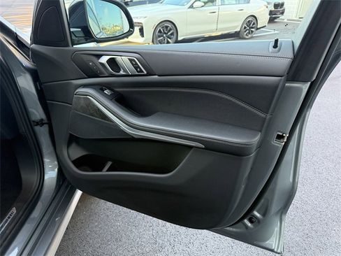 Certified 2024 BMW X7 xDrive40i w/ M Sport Package image 30