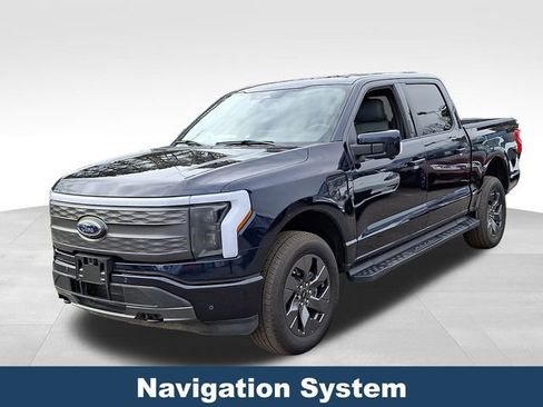 Used 2023 Ford F150 Lightning Lariat image 4