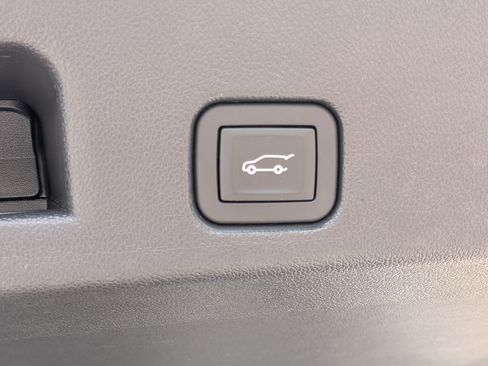Used 2025 GMC Acadia Elevation FWD image 14
