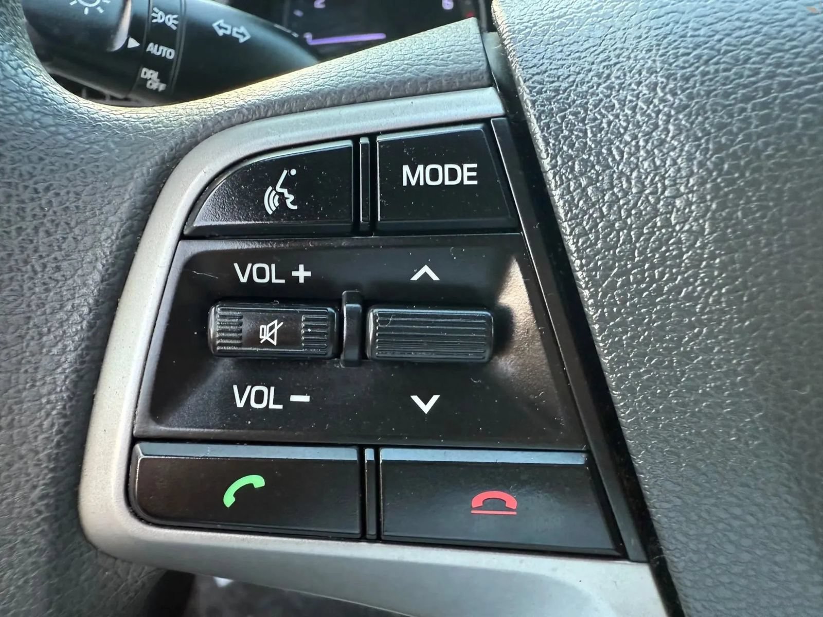 Used 2017 Hyundai Elantra SE FWD image 19