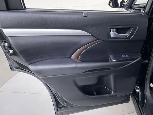 Used 2017 Toyota Highlander XLE image 22