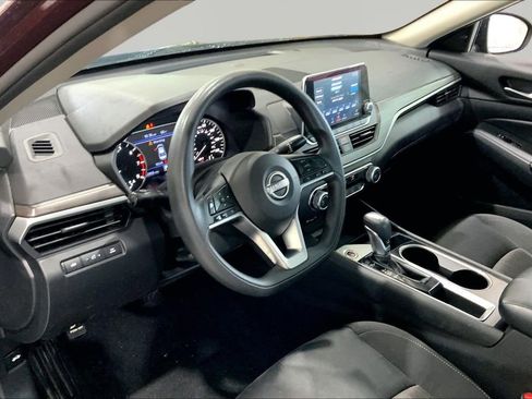 Used 2024 Nissan Altima 2.5 SV FWD image 12