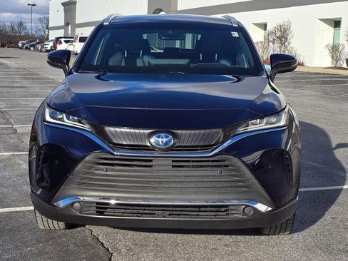 Used 2022 Toyota Venza XLE image 13