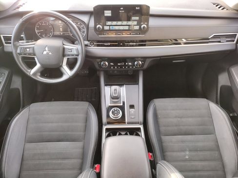 Used 2024 Mitsubishi Outlander SE image 14