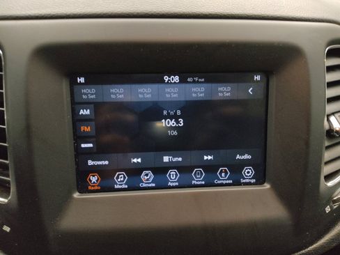 Used 2019 Jeep Compass Latitude image 25