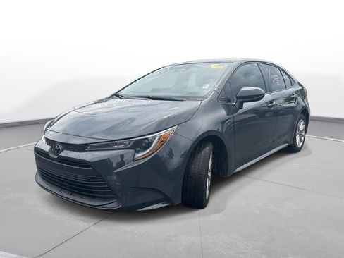 Used 2025 Toyota Corolla LE w/ LE Premium Package FWD image 2