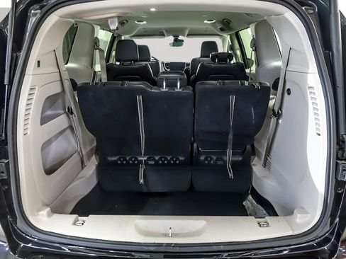 Used 2023 Chrysler Pacifica Touring-L FWD image 24