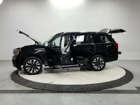 Used 2025 Ford Expedition Platinum w/ Driver's Package AWD/4WD image 13
