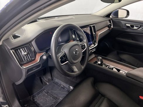 Used 2023 Volvo S60 B5 Ultimate w/ Climate Package image 9