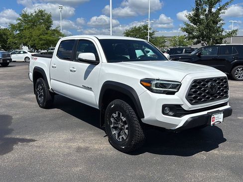 Used 2023 Toyota Tacoma TRD Off-Road AWD/4WD image 9