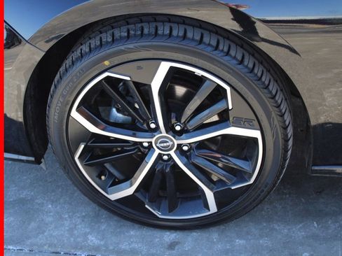 Certified 2025 Nissan Altima 2.5 SR image 11