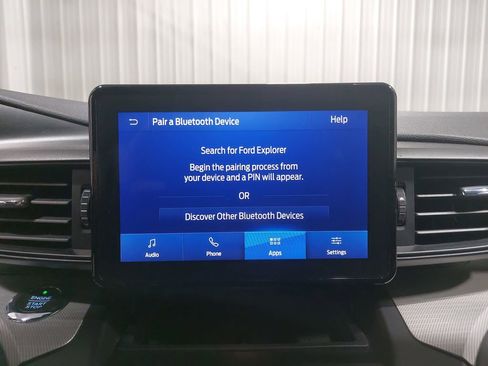 Used 2020 Ford Explorer XLT image 25