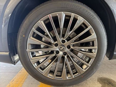 New 2025 Lexus RX 450h AWD w/ Luxury Package image 3