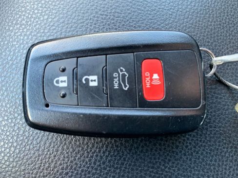 Used 2025 Toyota RAV4 XLE image 22