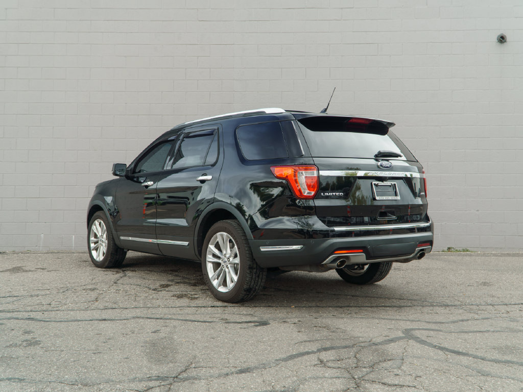 Used 2018 Ford Explorer Limited w/ Equipment Group 301A AWD/4WD image 3