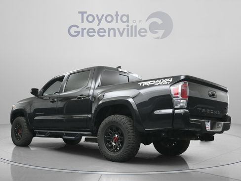 Used 2022 Toyota Tacoma TRD Sport AWD/4WD image 9