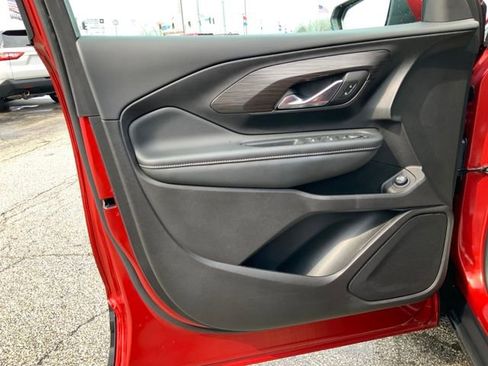 Used 2024 GMC Terrain SLE w/ Driver Convenience Package image 14