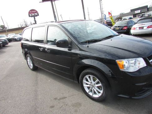 Used 2015 Dodge Grand Caravan SXT image 49
