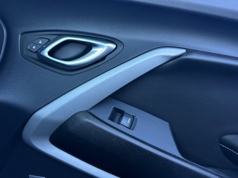 Used 2023 Chevrolet Camaro LT w/ Technology Package image 21