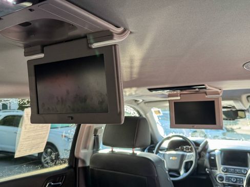 Used 2020 Chevrolet Suburban LT AWD/4WD image 16