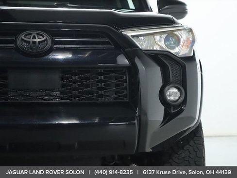 Used 2021 Toyota 4Runner SR5 Premium w/ Moonroof Package AWD/4WD image 43