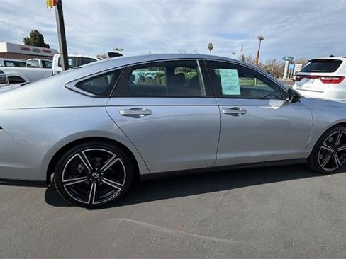 Used 2025 Honda Accord Sport image 3