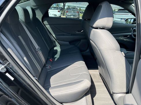 Used 2022 Hyundai Elantra SEL w/ Convenience Package FWD image 25