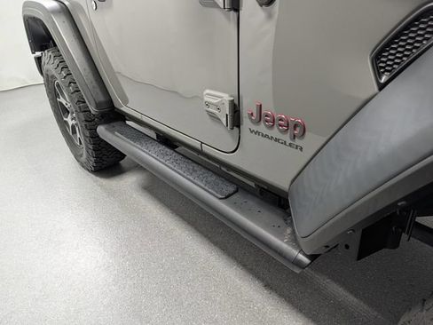 Used 2023 Jeep Wrangler Rubicon w/ Cold Weather Group AWD/4WD image 3