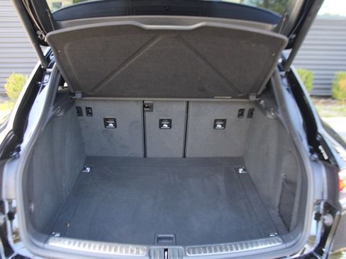 Used 2025 Porsche Macan image 40