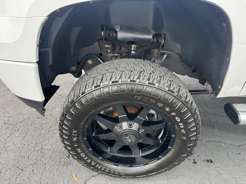 Used 2014 GMC Sierra 2500 Denali w/ Suspension Package, Off-Road image 11